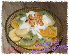 Osobom poszukującym witamin polecam sałatkę owocową z jogurtem naturalnym i miodem.
…soczysta …lekka …niskokaloryczna …zdrowa;)
To prawdziwa uczta dla miłośników zdrowych deserów;)