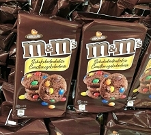 ciastka m&m's czekoladowe z drażami. próbowaliście?