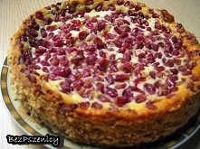 Sernik migdałowy z granatem