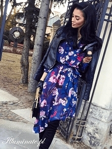 Granatowa sukienka casual z kolekcji illuminate.pl