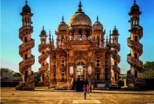 Mahabat Maqbara w mieście Dżunagadh, Indie. Układajcie puzzle :)