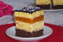 Ciasto z wkładką serową i musem brzoskwiniowym