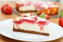 Sernik truskawkowy