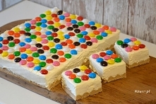 Posmakuje dzieciom i dorosłym. Szybkie ciasto bez pieczenia, kolorowe jak Madagaskar