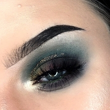 Wykonany wczoraj, paletą w7 „on the rocks”. Instagram: @swinkapeppax