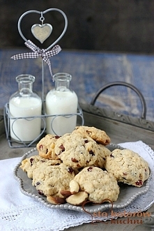 owsiane ciasteczka z orzechami i żurawiną