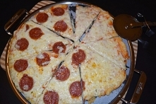 Bezglutenowa pizza na kamieniu