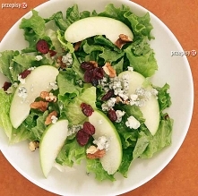 Sałatka z jabłka i sera pleśniowego