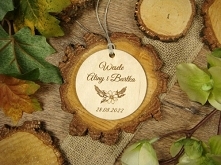 drewniana zawieszka na alkohol, prosta, elegancka, efektowna