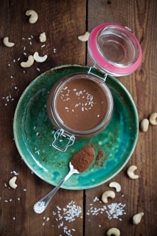 MASŁO KOKOSOWE Z NERKOWCAMI I KAKAO