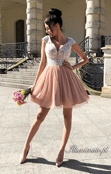 Tiulowa sukienka na wesele z kolekcji illuminate.pl