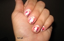 Instrukcja malowania paznokci w plamkowy wzorek.