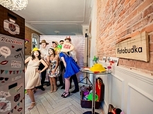 Fotobudka to wspaniała atrakcja na każdą imprezę. Oryginalność, wspaniały designe i najlepsza jakość zdjęć tyle wystarczy by twoja impreza była zapamiętana przez wszystkich na d...