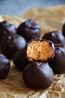 Szybkie orzechowe trufle w czekoladzie. Przepis po kliknięciu w zdjęcie.