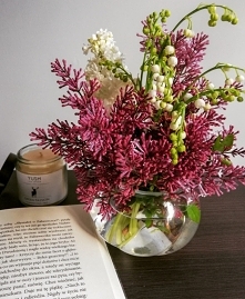 Bzy, konwalie, same cuda! I ten cudowny zapach. Cały rok się na to czeka, żeby teraz moc się rozkoszować. Było warto :)

Instagram => @nieidentyczna