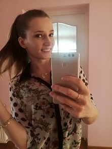 Koszula we wzory od Semselnehara z 13 maja - najlepsze stylizacje i ciuszki