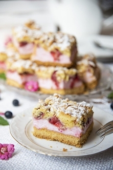 Proste ciasto z truskawkami