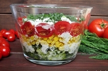 Sałatka brokułowa z sosem koperkowym