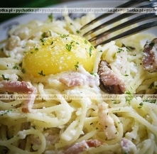 Spaghetti z sadzonym jajkiem