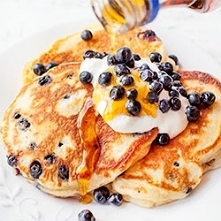 PUSZYSTE PLACKI JOGURTOWE Z JAGODAMI