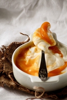 mus serowy z brzoskwiniami