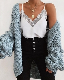 Wiosenna stylizacja z błękitnym kardiganem