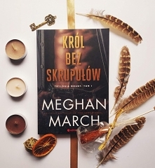 Keira Kilgore jest rudowłosą pięknością o ognistym temperamencie i niepokornej duszy. Prowadzi destylarnię, która należy do jej rodziny od czterech pokoleń, i to dziedzictwo jes...