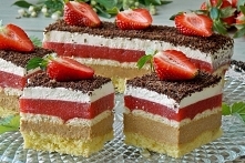 Kajmakowa kostka z truskawkami