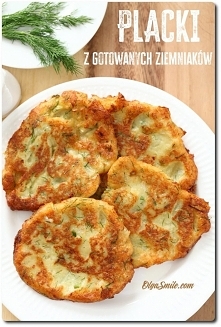 placki z gotowanych ziemniaków z sosem z brokułów