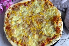 Pizza z tuńczykiem i ananasem