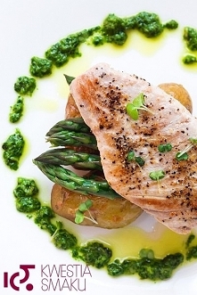 tuńczyk z pesto z rukoli