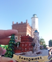 Sandomierz- królewskie miasto. A na zdjęciu ratusz, czyli najbardziej rozpoznawany punkt w Sandomierza, znajduje się w centralnej części rynku. Idealne miejsce na weekend

Insta...