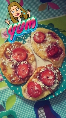 placuszki jogurtowe z truskawkami 