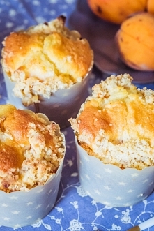 Muffiny z morelami i kruszonką