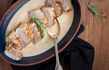 POLĘDWICZKA WIEPRZOWA W SOSIE ZE ŚLIWOWICĄ