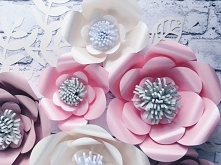 Kwiaty na ścianę, ścianka kwiatowa, duże kwiaty z papieru, kwiaty na ślub, kwiaty do kościoła, dekoracje na przyjęcia, dekoracje na eventy