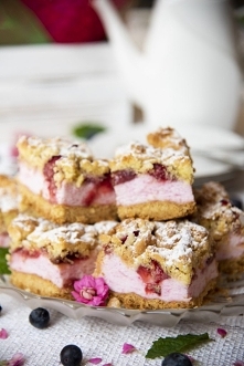 Proste ciasto z truskawkami