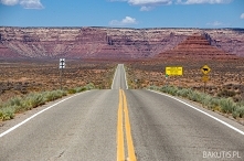 Wjeżdżając od strony Monument Valley do Utah można trafić na kilka ciekawych atrakcji. Ale większości z nich nie zobaczycie z drogi, pędząc w stronę parków wokół Moab. Jeśli jed...