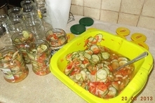 Sałatka z ogórków i papryki na zimę