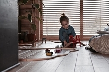 Żaluzje bambusowe w kolorze GRAHAM w pięknym drewnianym domu Julii Rozumek 

Julia zaufała Naszym Domowym Pieleszom, jeśli chodzi o zasłonięcie okien :)