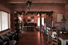 Żaluzje bambusowe w kolorze GRAHAM w pięknym drewnianym domu Julii Rozumek 

Julia zaufała Naszym Domowym Pieleszom, jeśli chodzi o zasłonięcie okien :)