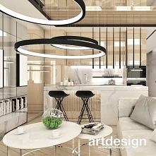 Salon połączony z kuchnią w nowoczesnym apartamencie | IN HIGH SPIRITS