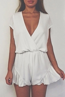 Biel, delikatność, niewinność, zawsze dobrze się prezentuje