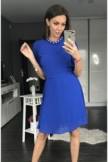 kobaltowa sukienka midi