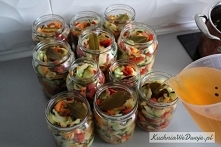 Wielokolorowa sałatka z cuk...