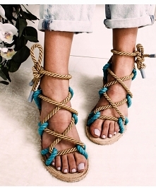 sznury, liny.. to one dominują w najciekawszych modelach damskich sandałów! kliknij w zdjęcie i sprawdź gdzie kupić :)