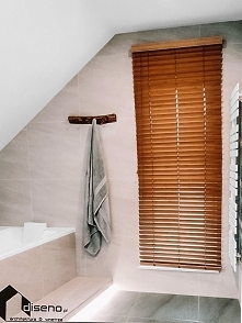 Nasza bambusowa żaluzja w kolorze Graham w projekcie Pani Sabiny z pracowni architektonicznej DISENO

Bambus ma podwyższoną odporność na wilgoć, więc świetnie sprawdzi się w łaz...