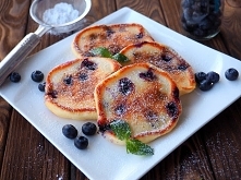 RACUCHY DROŻDŻOWE Z BORÓWKAMI