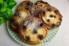 Placuszki na maślance z borówkami