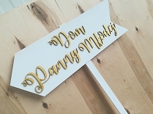 Drogowskaz dom panny młodej